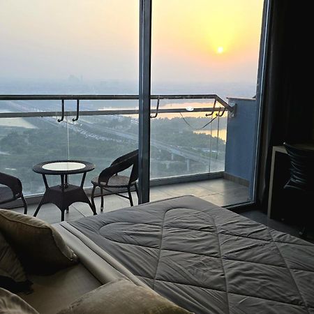Отель The Luxe Living Нойда Экстерьер фото