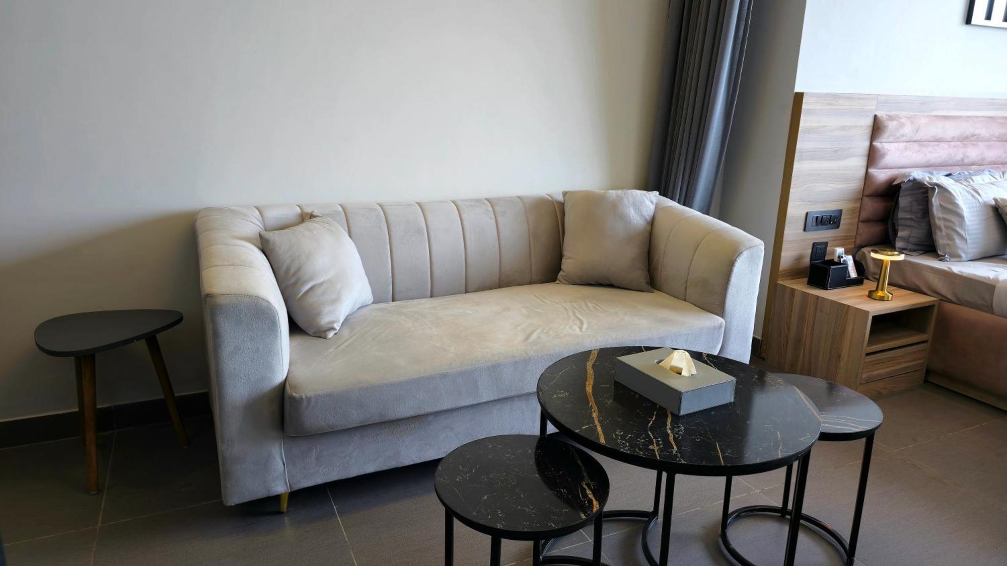 Отель The Luxe Living Нойда Экстерьер фото