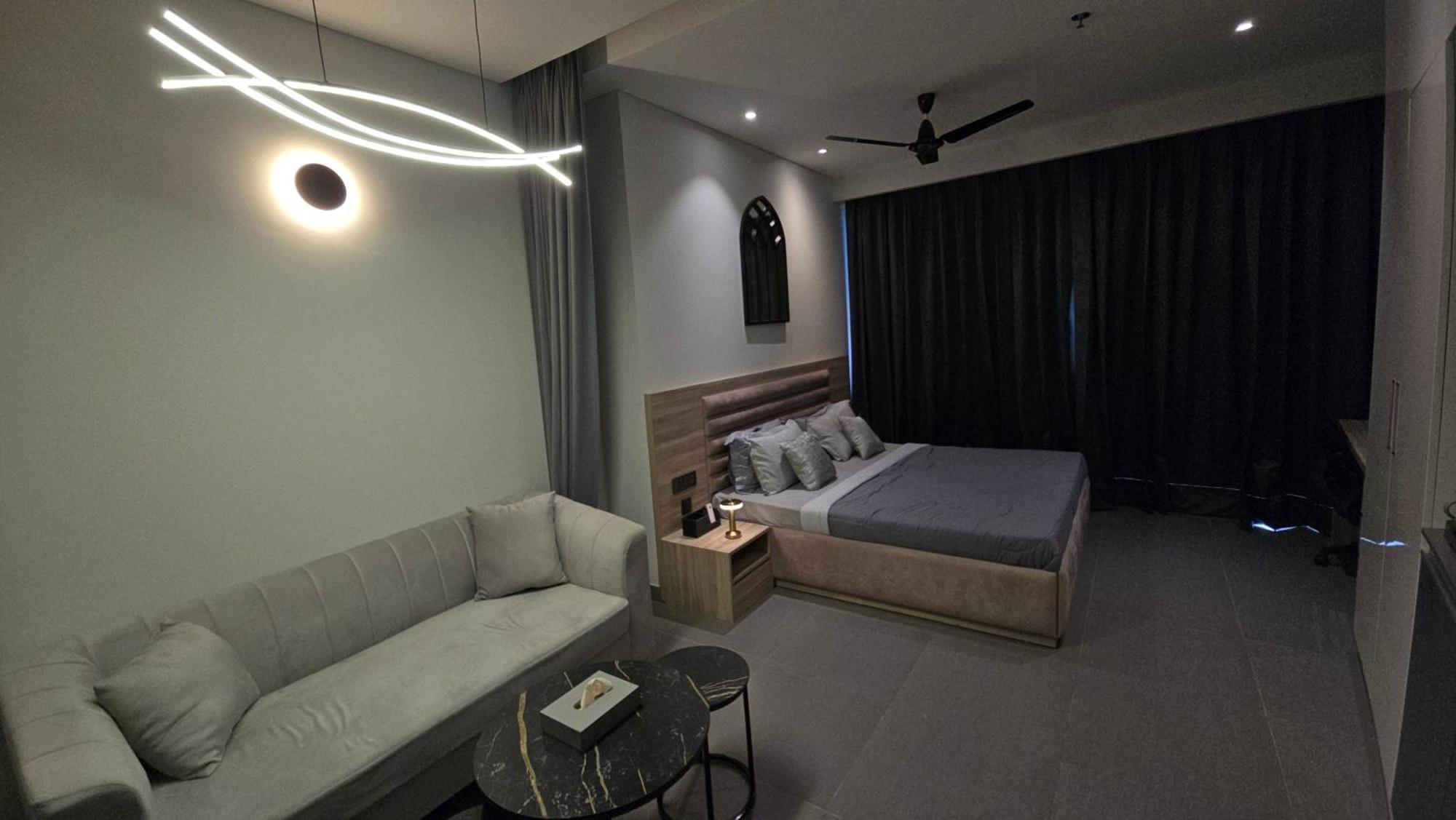 Отель The Luxe Living Нойда Экстерьер фото