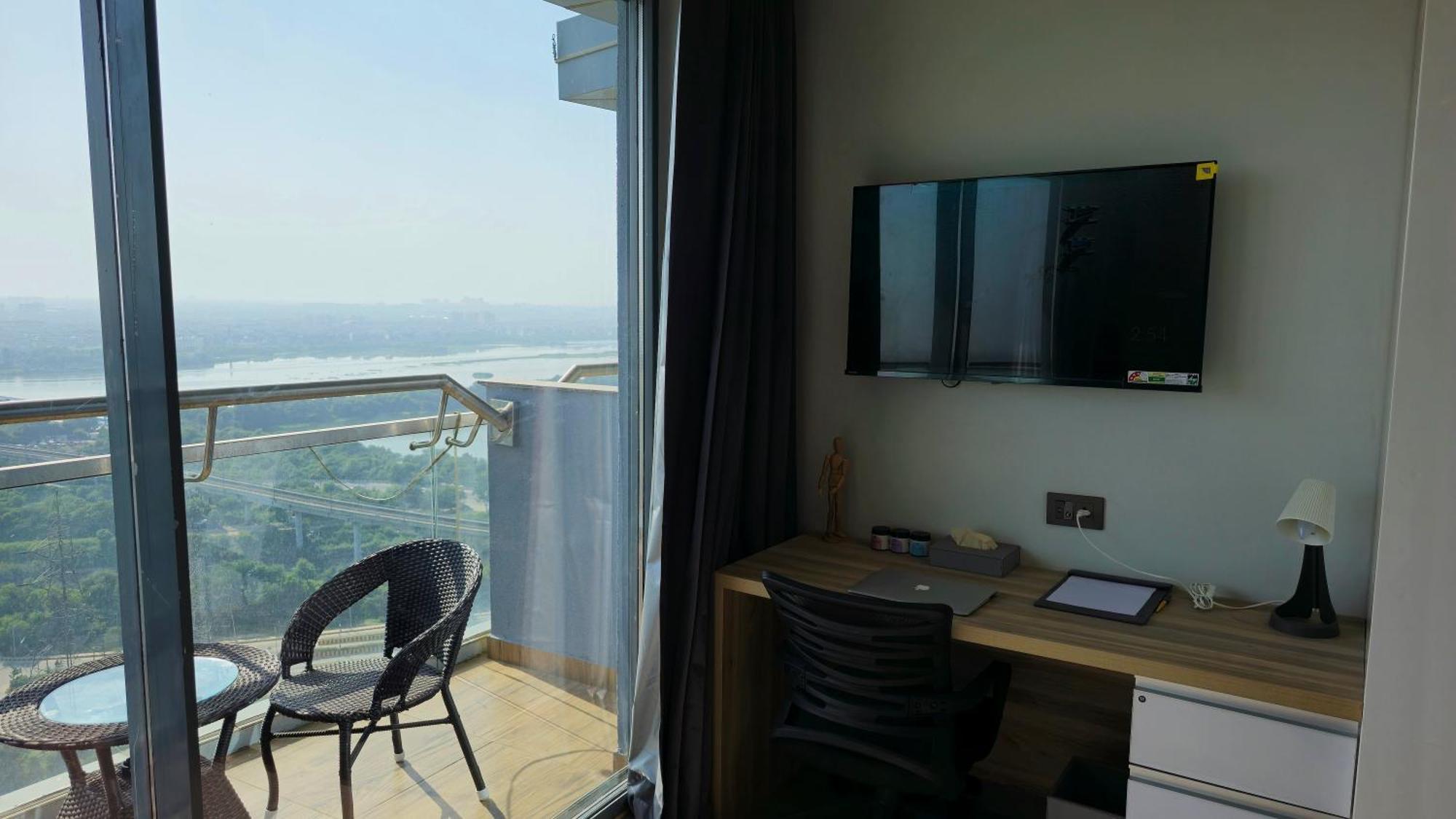Отель The Luxe Living Нойда Экстерьер фото